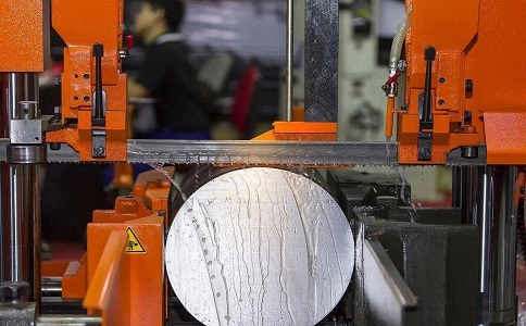 干河街道立式金属带锯床切削出现跑带故障解决方法！